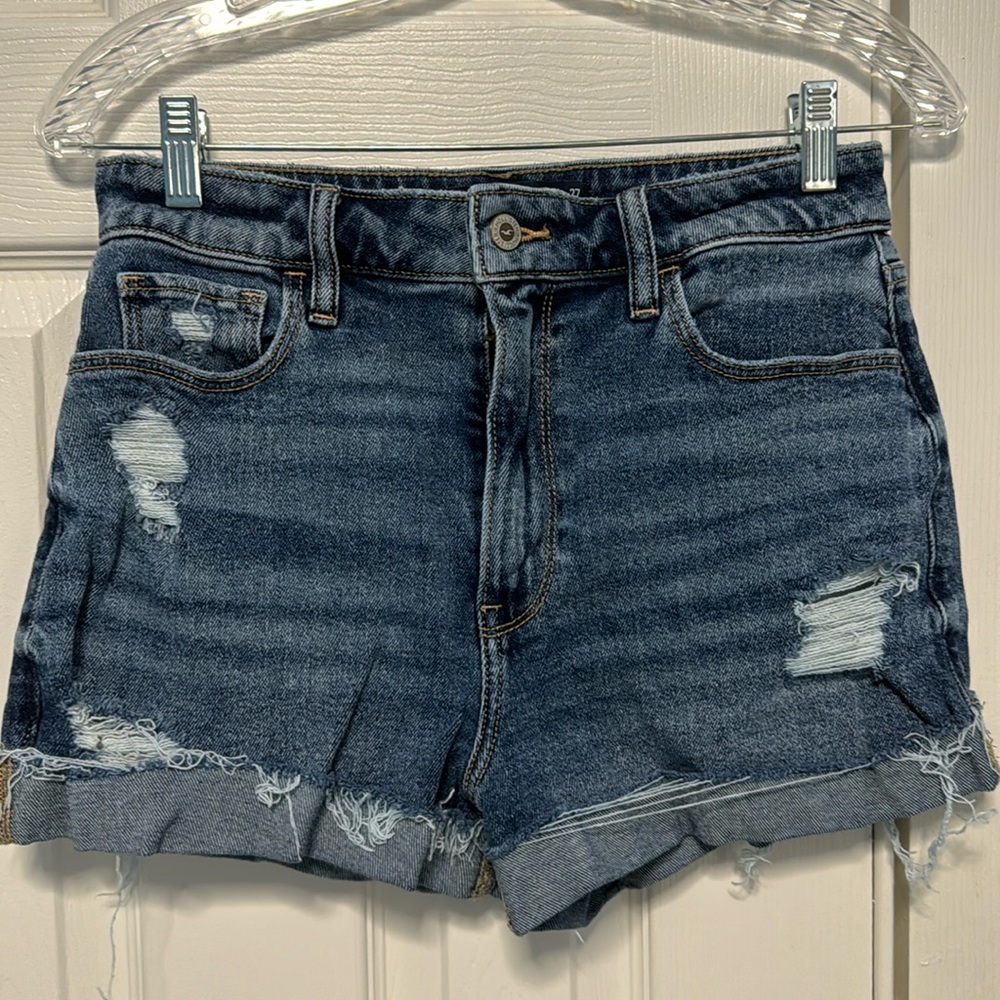 Hollister Women’s Ultra High-Rise Mom Short (3”)